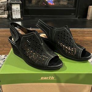 NIB Women’s Earth Brand Cascade Sandals 8.5W -Black
